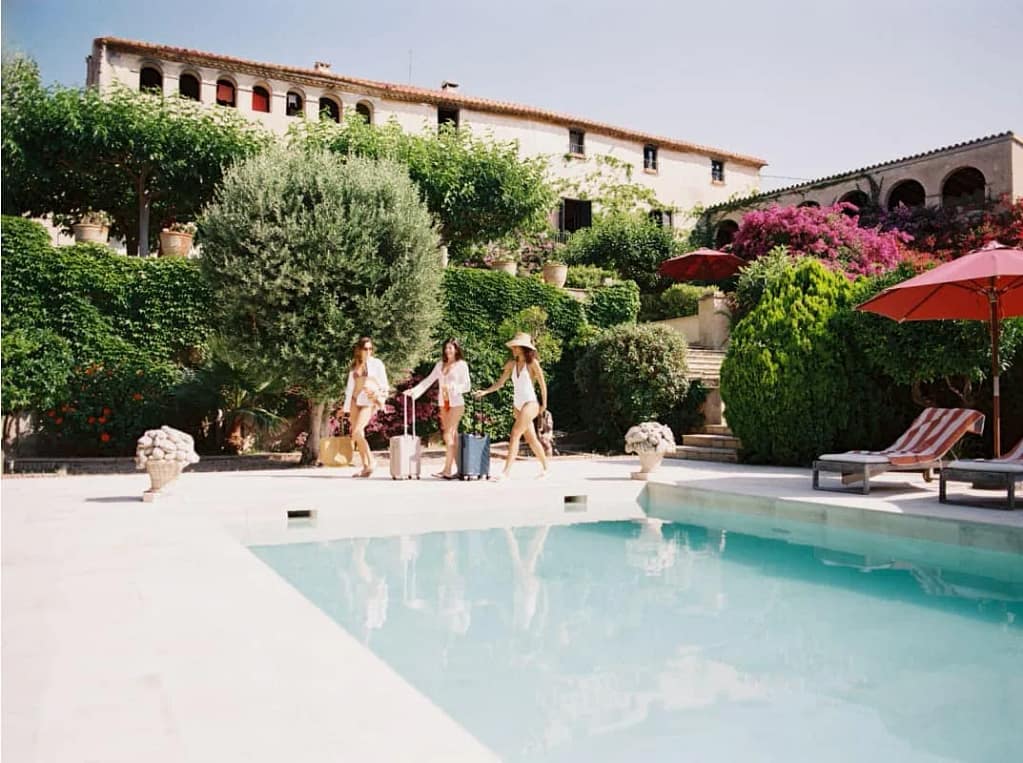 Find the Best Immersive Travel Experiences Worldwide: An Expedia & Trip.com Review 5 Global adventure packages