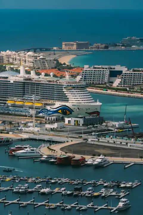 Experience Luxury in Dubai: A Complete Travel Guide 11 mubaris nendukanni ODIoDjUrWzA unsplash