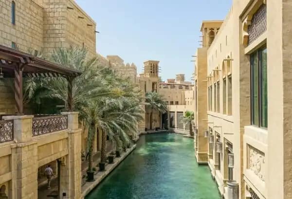 Experience Luxury in Dubai: A Complete Travel Guide 5 Luxury travel tips for Dubai