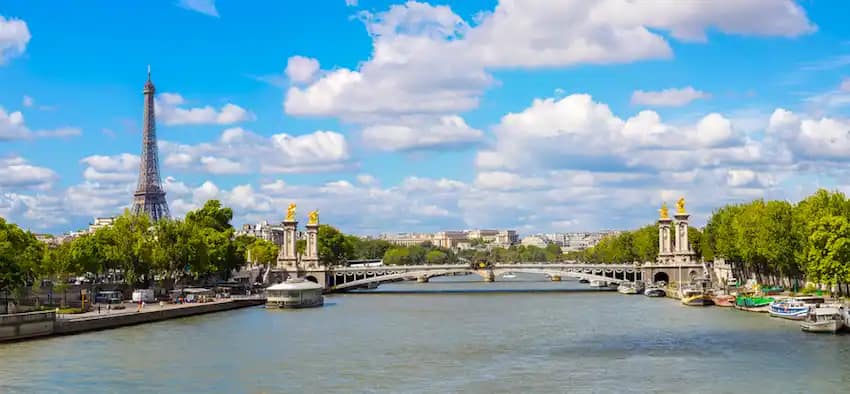 How to Spend a Weekend in Paris for Under $100 8 Seine River Picnic